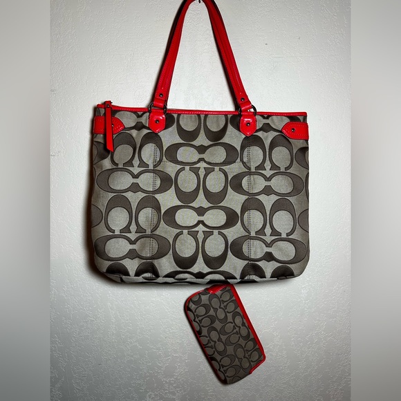 authentic coach bag with or without matching wallet - Picture 2 of 5